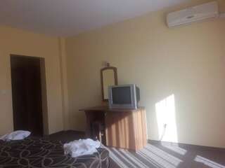 Отель Hotel Black Sea Обзор Двухместный номер Делюкс с 1 кроватью (для 2 взрослых и 1 ребенка)-6